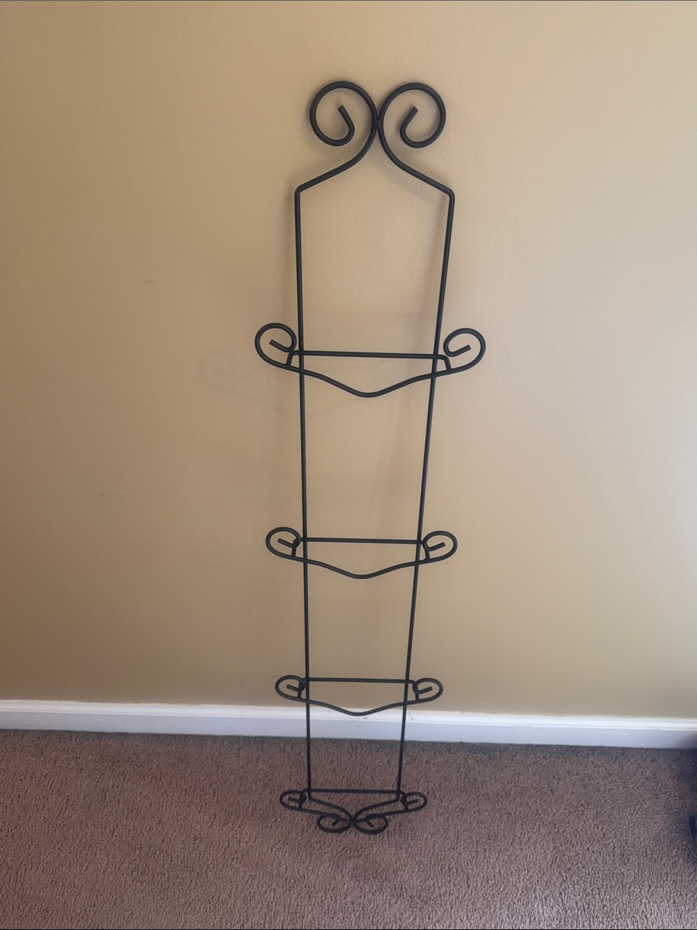 Black Decorative Metal Wall plate Rack with Scroll Accents
